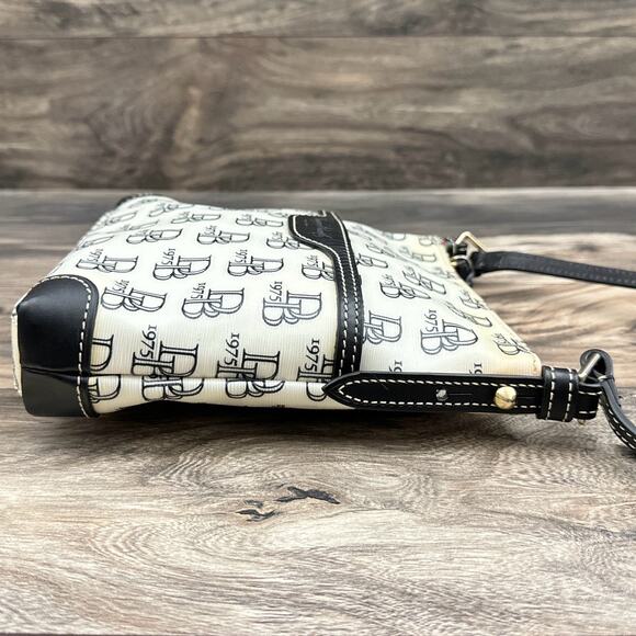 Dooney & Bourke Logo Crossbody Bag Purse White Black Leather Trim Strap - Picture 8 of 14